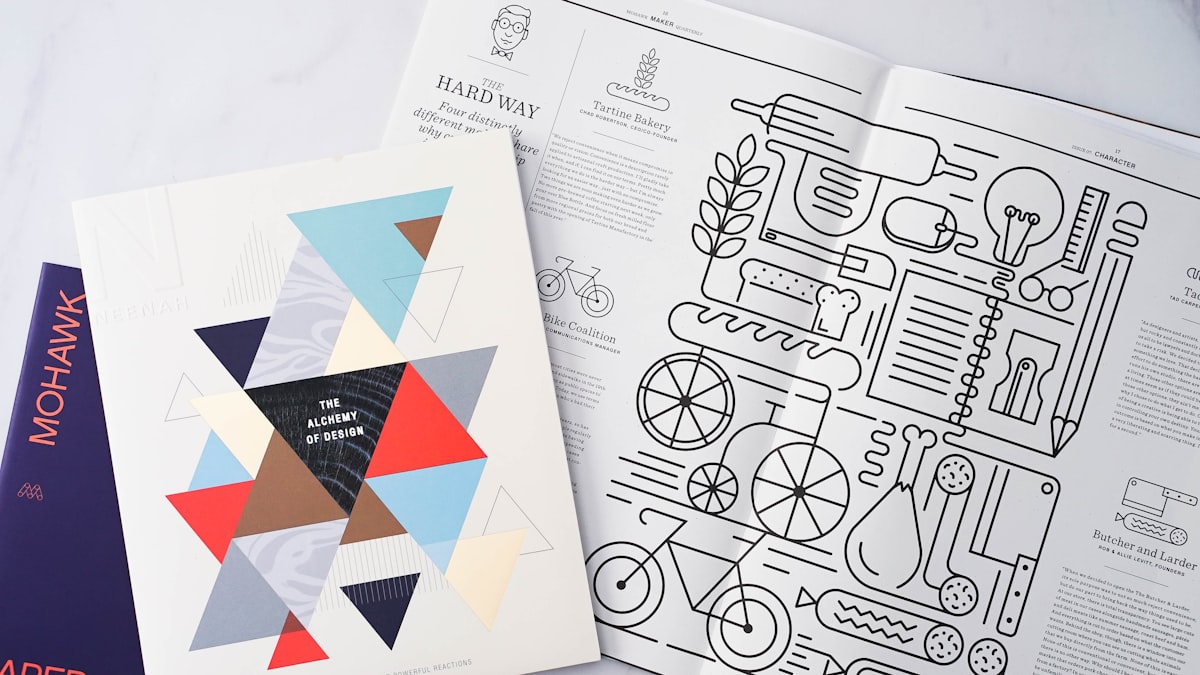 Buku panduan brand guidelines yang terbuka, menampilkan layout desain yang tertata rapi