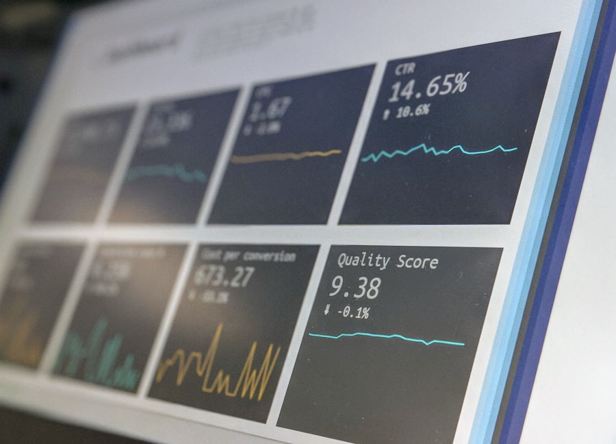 Layar monitoring menampilkan data performa website dan analytics yang digunakan untuk kolaborasi tim marketing