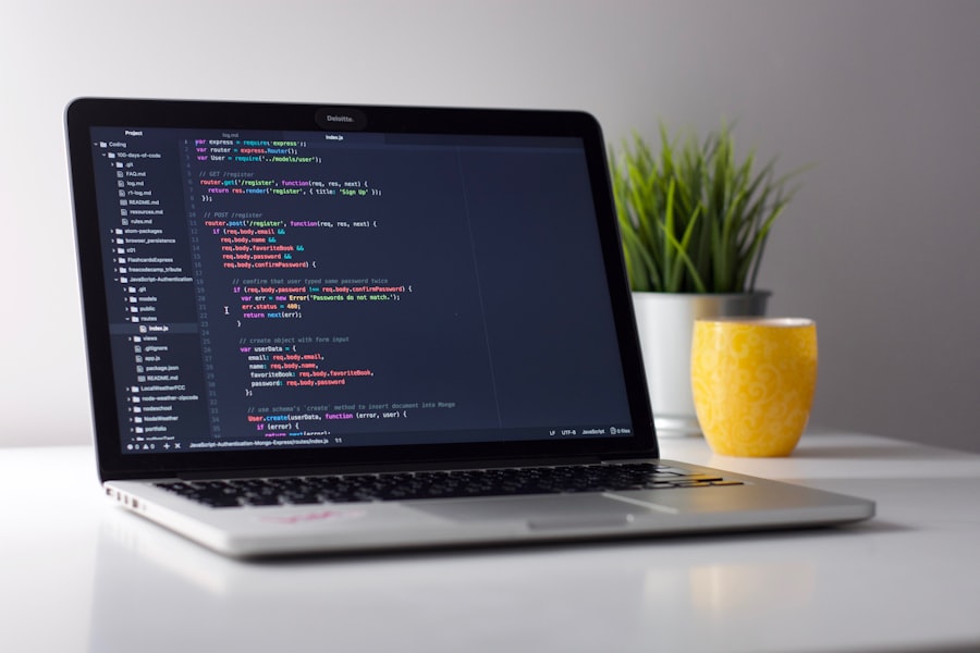 Tampilan layar komputer menampilkan kode pemrograman dan metrik website yang di-track secara real-time