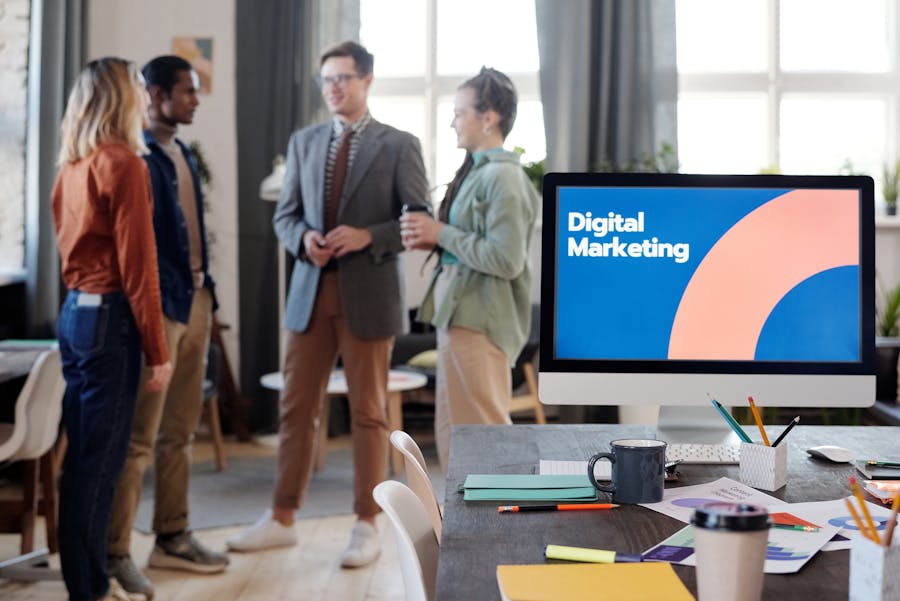 Proses pembuatan konten digital marketing untuk brand: blog, video, dan carousel