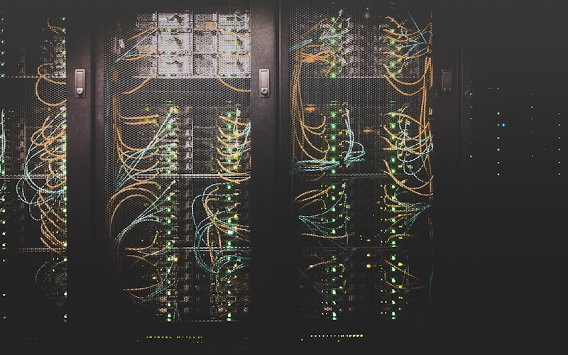 Ilustrasi infrastruktur hosting dan server untuk menjalankan website CMS